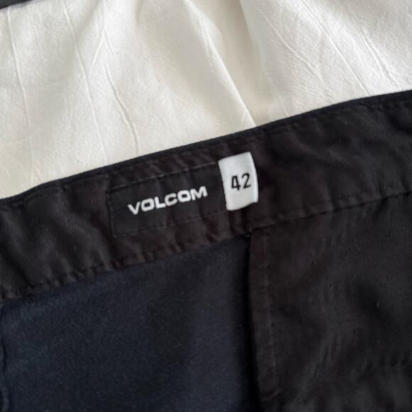Volcom Men Black 10" Chino Board Short Casual Cotton Blend Beach Surf Size 42 - Picture 2 of 9